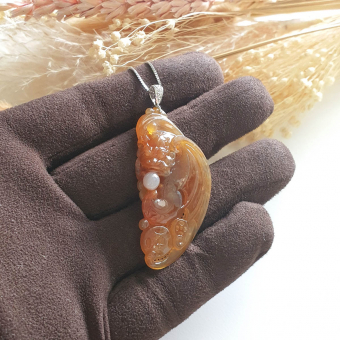 Good Translucency Brilliant Orangey Red Jadeite "Auspicious Bat" Pendant (JAB004508)