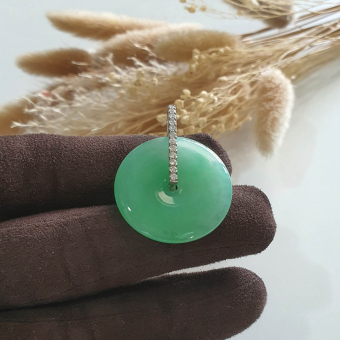 [Rare] Good Translucency Brilliant Apple Green Jadeite "Coin" Pendant (JAB004164)