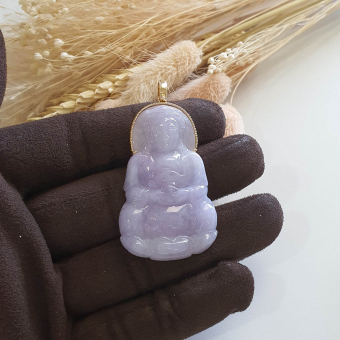 Translucent Sweet Lavender Jadeite "Goddess of Mercy" Pendant (JAB004493)