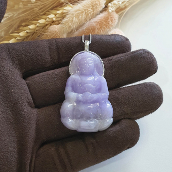 Translucent Brilliant Sweet Lavender Jadeite "Goddess of Mercy" Pendant (JAB004496)
