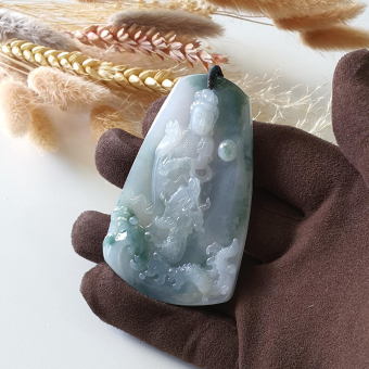 Good Translucency Icy Bluish Green "Goddess of Mercy and Dragon" Pendant (JAB005128)