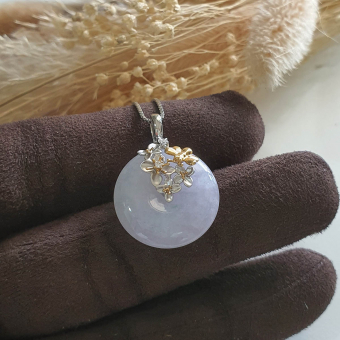 Translucent Icy Lavender Jadeite "Enchanted Bee and Baby’s Breath" Pendant (JAB006037)
