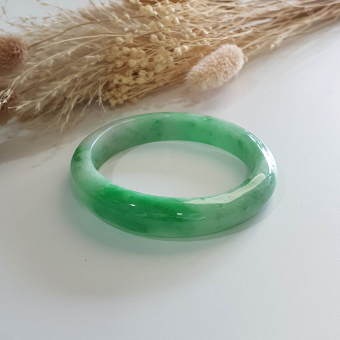[Rare] Translucent Green with Brilliant Apple Green Jadeite Bangle (JAC001771)