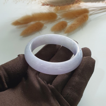 Translucent Brilliant Lavender Jadeite Bangle (JAC002227)