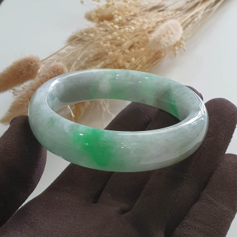 Translucent Icy Apple Green Jadeite Bangle (JAC002710)