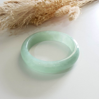 Good Translucency Icy Bright Green Jadeite Bangle (JAC002866)