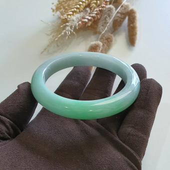 [Rare] Translucent Bright Apple Green Jadeite Bangle – 62cm (JAC003061)