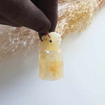 Good Translucency Icy Yellow "Auspicious Wealth Pixiu" Pendant (JAB004558)
