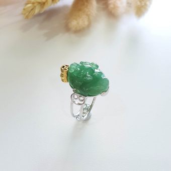Good translucency Icy Green “Auspicious Three-Legged Toad” Wealth Ring (SJD000219)